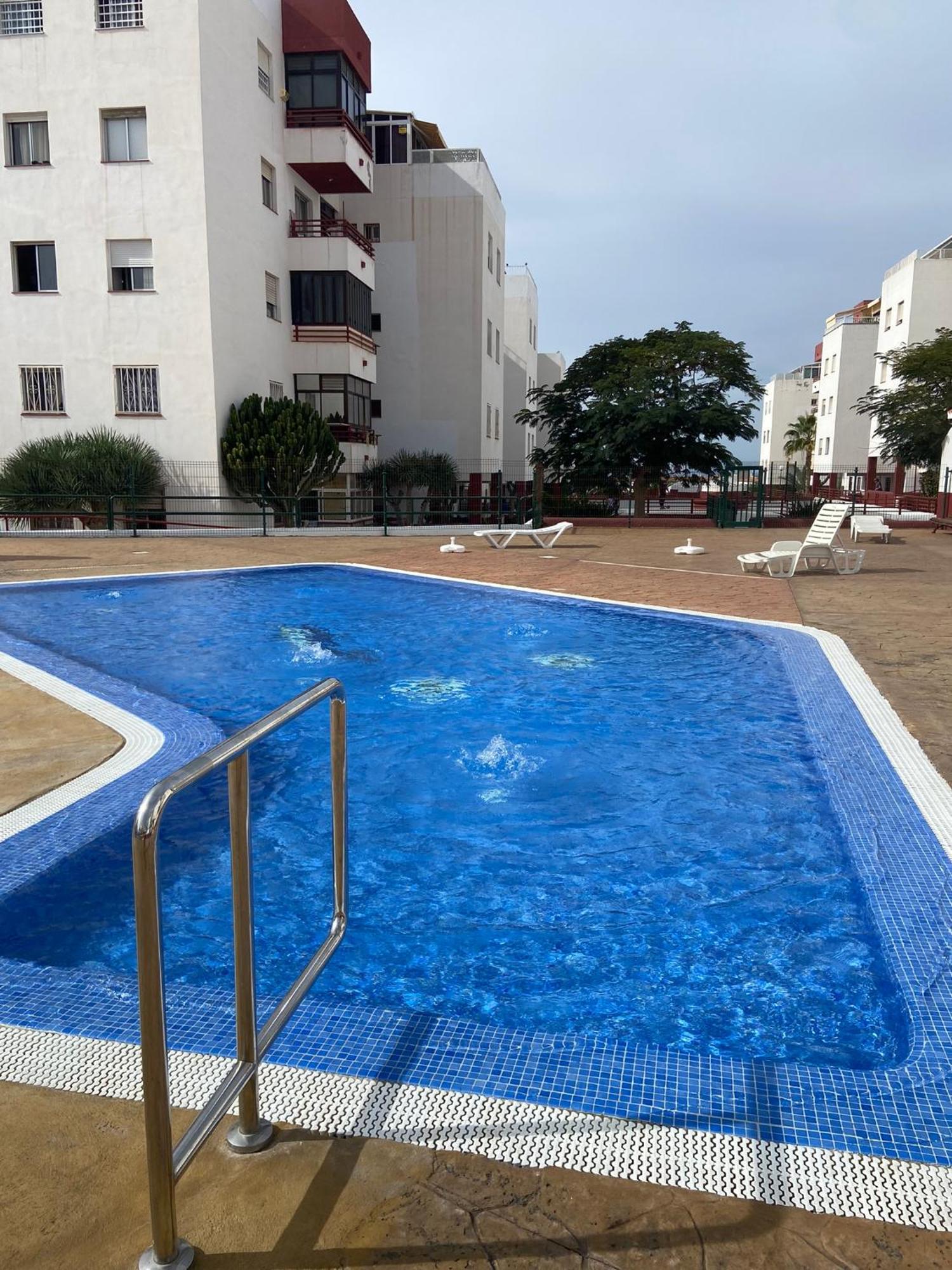 Piso Familiar De 3hab Con Piscina En *