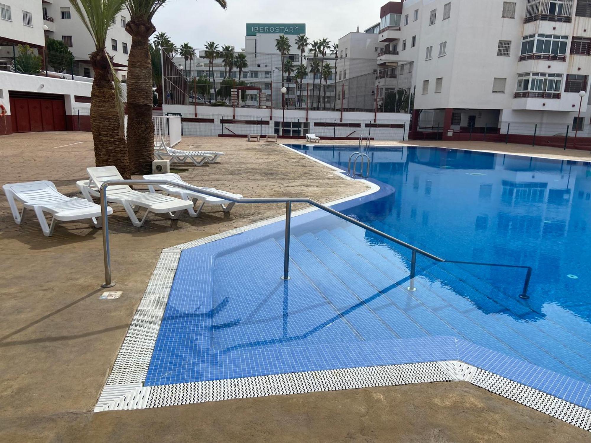 Piso Familiar De 3hab Con Piscina En *