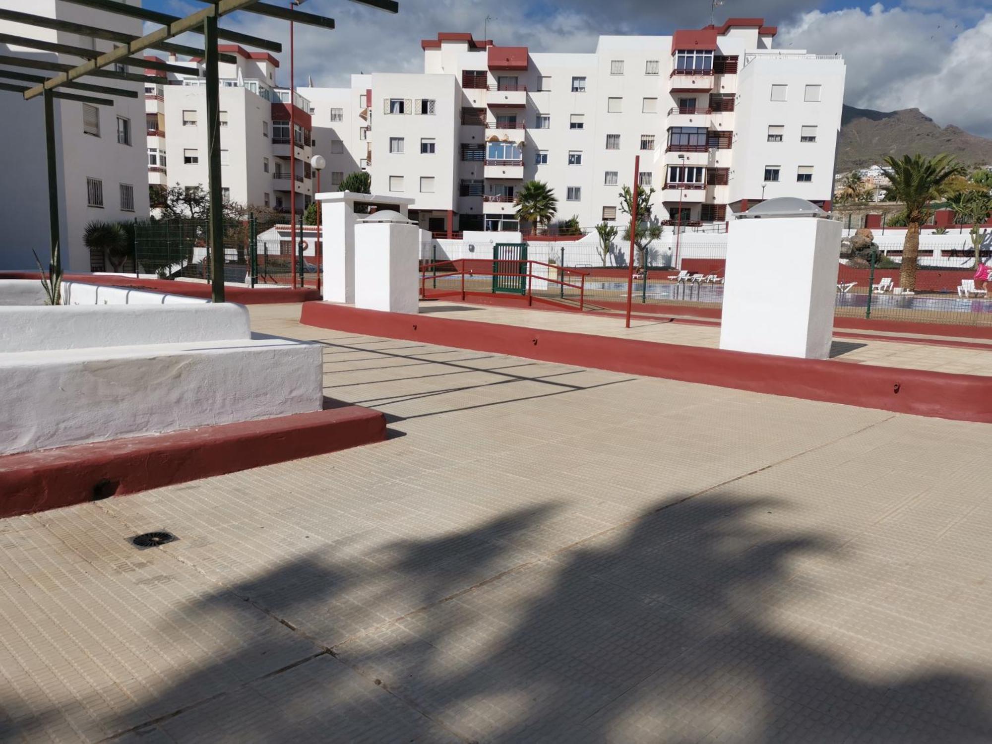 Piso Familiar De 3hab Con Piscina En *